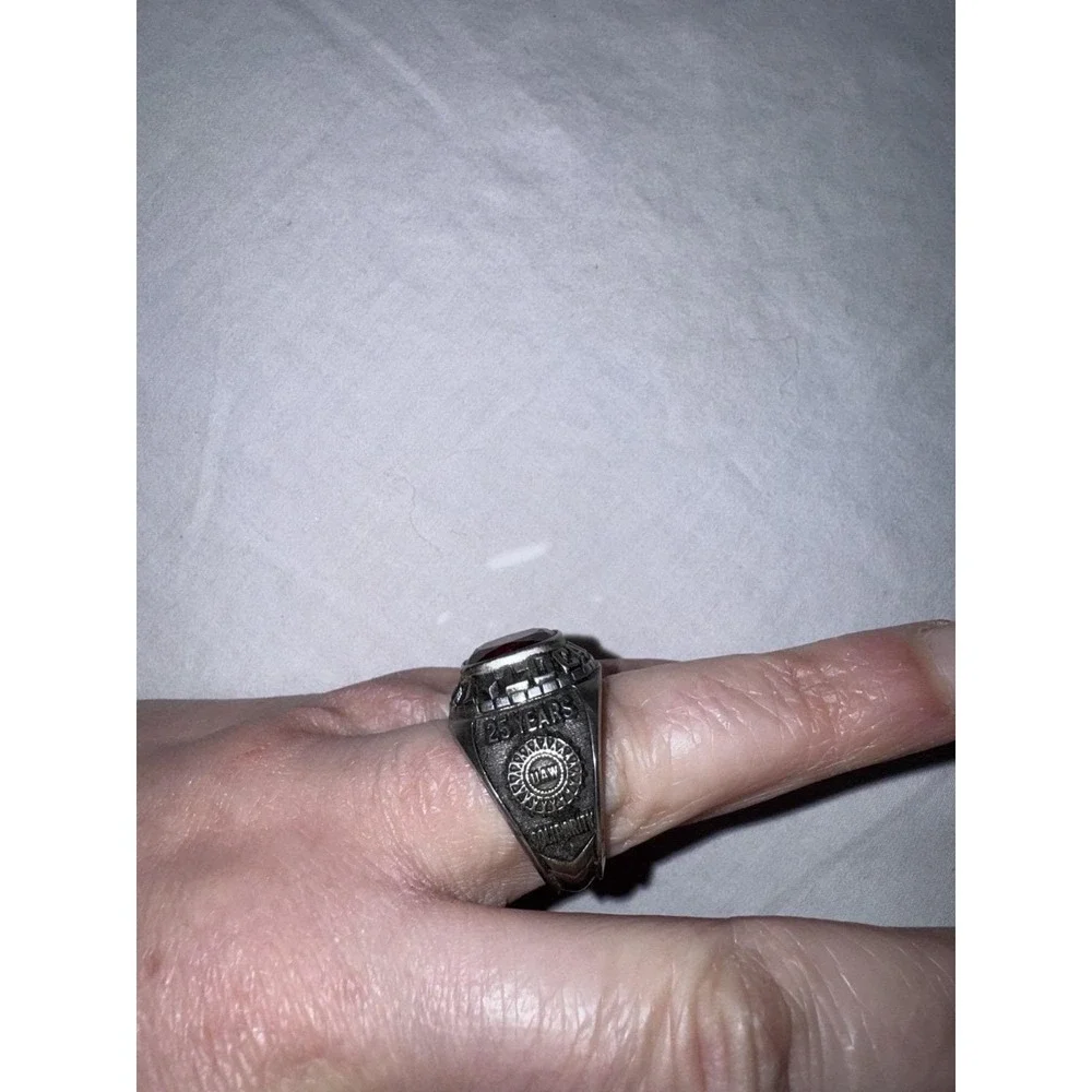 Local 652 UAW Ring-25 Years Of Service Oldsmobile Ring By Gemco Size 10 Red